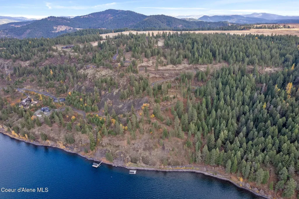 560 E Inglenook (approx) Lane Harrison ID 83833