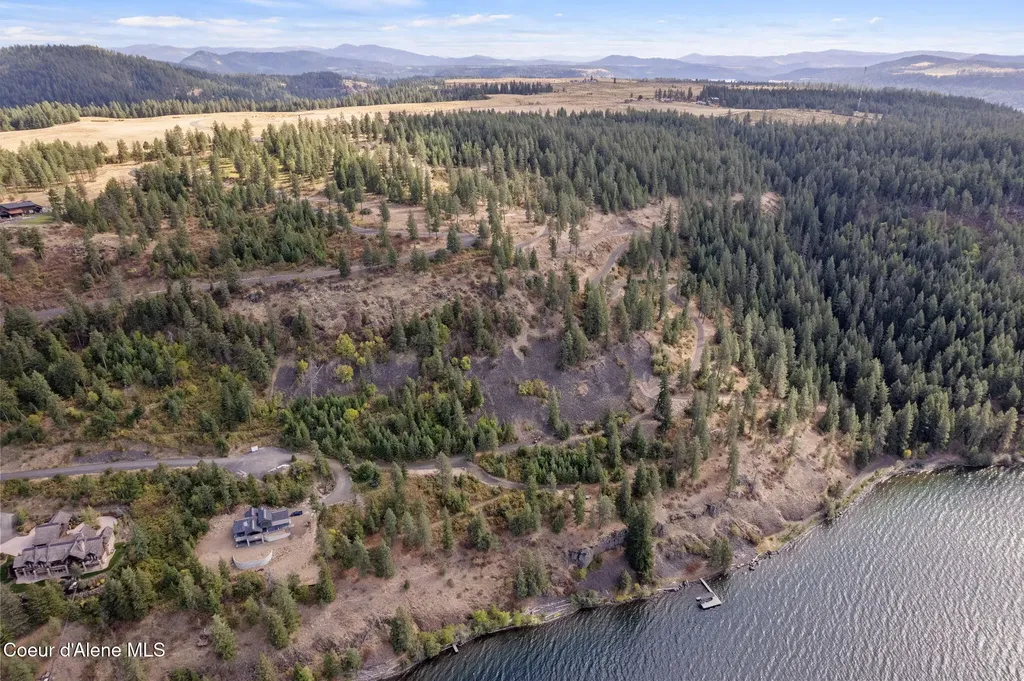 560 E Inglenook (approx) Lane Harrison ID 83833