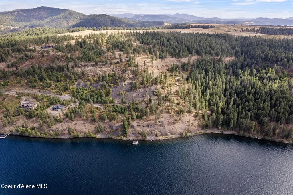 560 E Inglenook (approx) Lane Harrison ID 83833