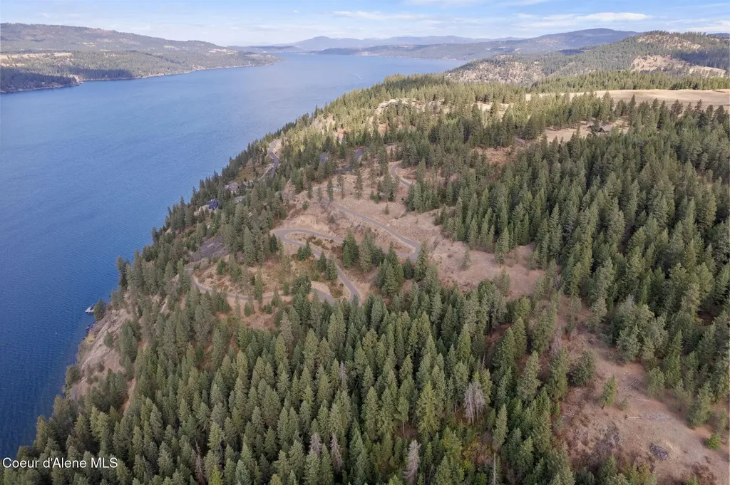 560 E Inglenook (approx) Lane Harrison ID 83833