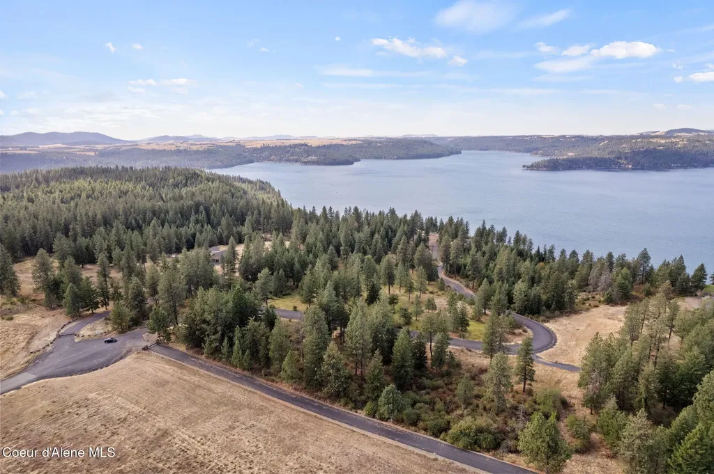 560 E Inglenook (approx) Lane Harrison ID 83833