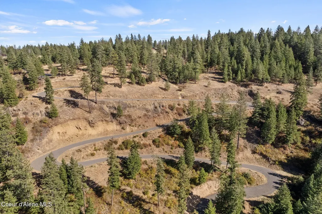 560 E Inglenook (approx) Lane Harrison ID 83833