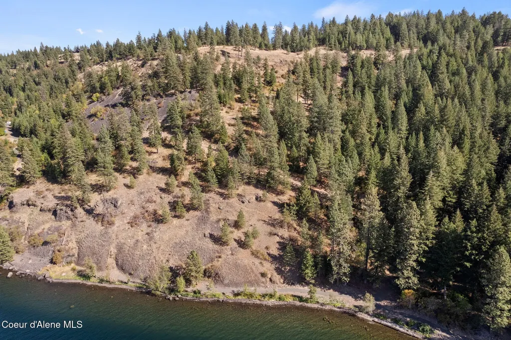 560 E Inglenook (approx) Lane Harrison ID 83833