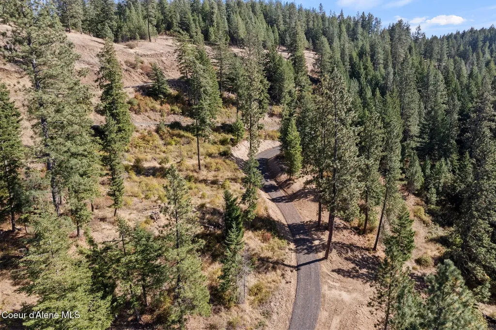 560 E Inglenook (approx) Lane Harrison ID 83833