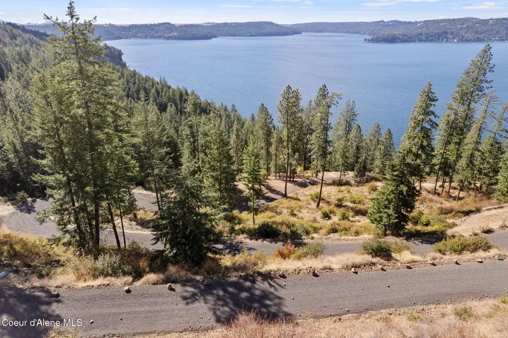 560 E Inglenook (approx) Lane Harrison ID 83833