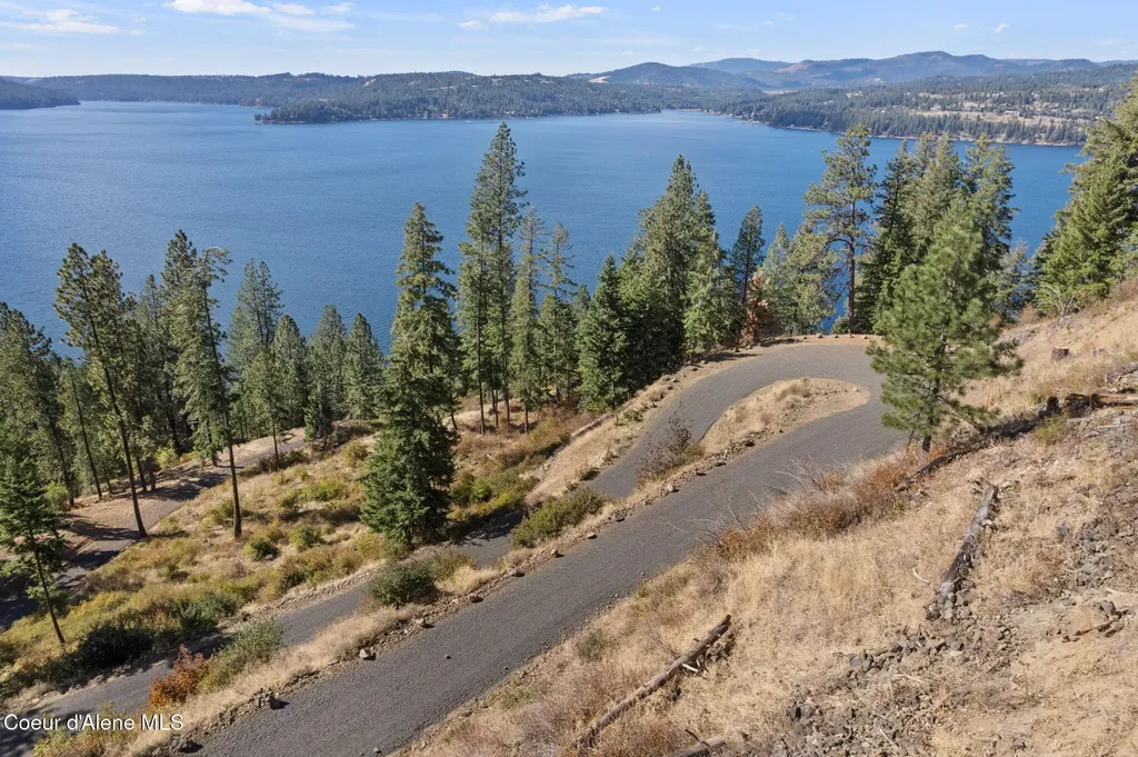 560 E Inglenook (approx) Lane Harrison ID 83833