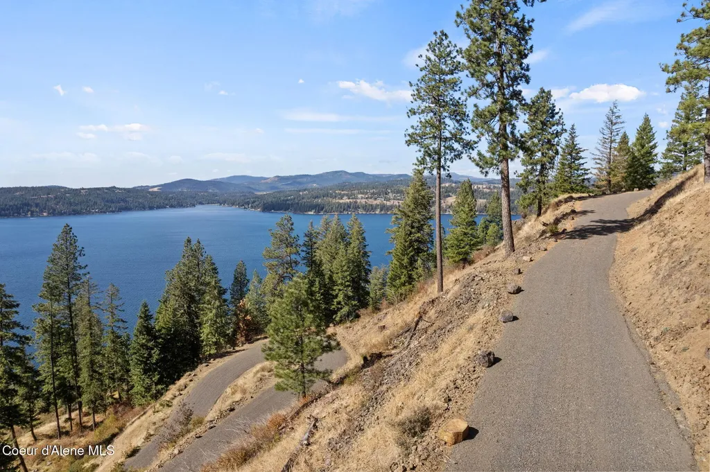 560 E Inglenook (approx) Lane Harrison ID 83833