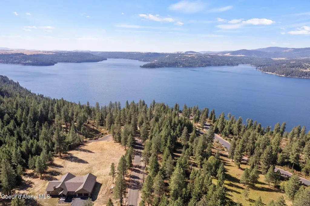 560 E Inglenook (approx) Lane Harrison ID 83833