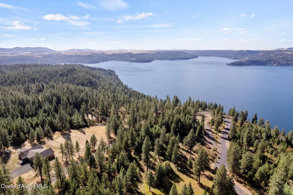 560 E Inglenook (approx) Lane Harrison ID 83833