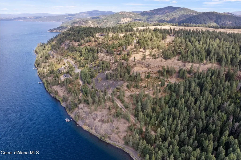 560 E Inglenook (approx) Lane Harrison ID 83833