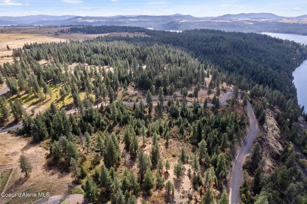 560 E Inglenook (approx) Lane Harrison ID 83833