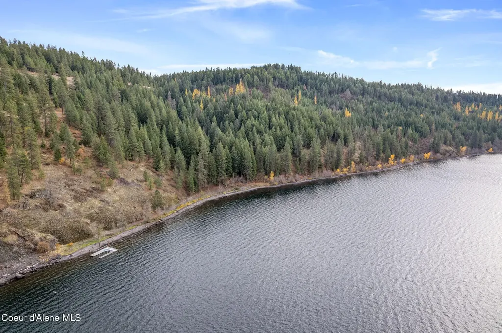 560 E Inglenook (approx) Lane Harrison ID 83833