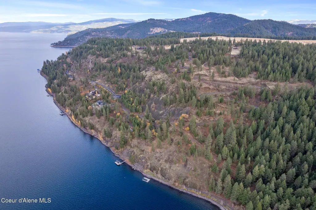 560 E Inglenook (approx) Lane Harrison ID 83833