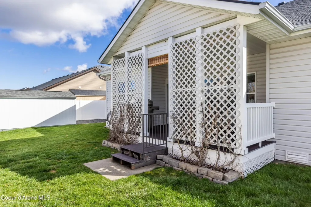 8337 N Boysenberry Loop Hayden ID 83835