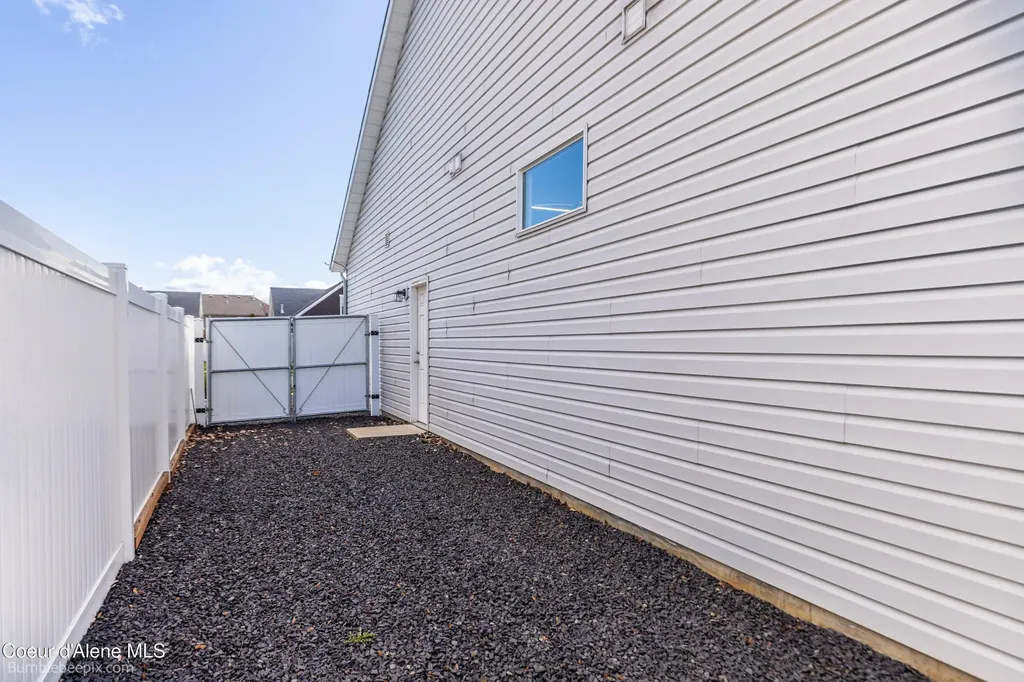 8337 N Boysenberry Loop Hayden ID 83835