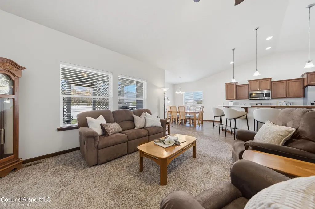 8337 N Boysenberry Loop Hayden ID 83835