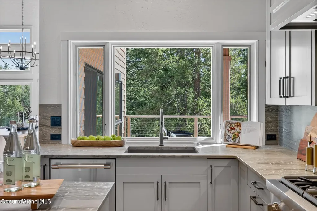 10812 N Lakeview Drive Hayden Lake ID 83835