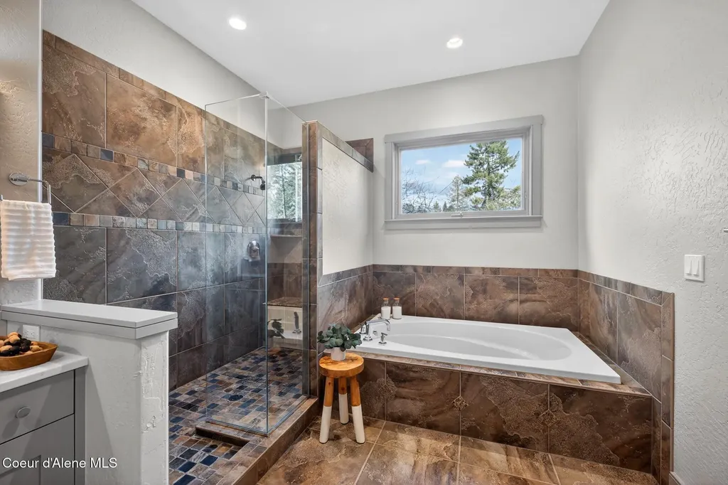 10812 N Lakeview Drive Hayden Lake ID 83835