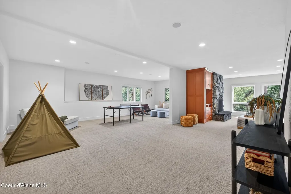 10812 N Lakeview Drive Hayden Lake ID 83835