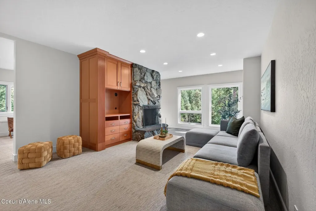 10812 N Lakeview Drive Hayden Lake ID 83835