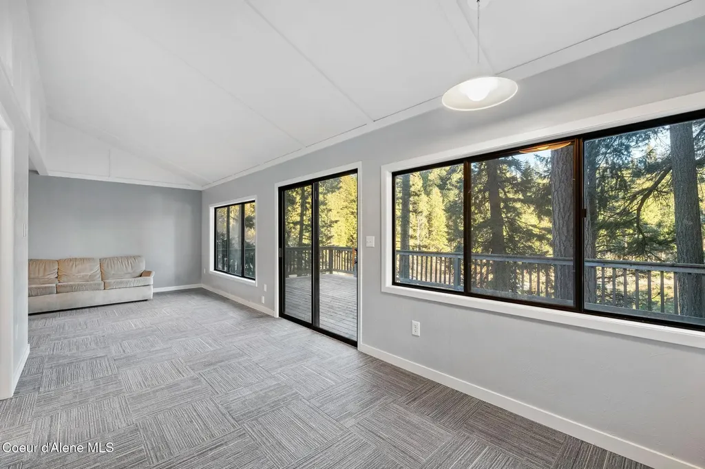 10812 N Lakeview Drive Hayden Lake ID 83835