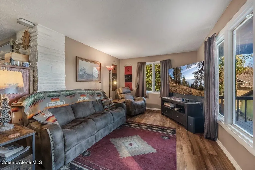 20355 Highway 2 Sandpoint ID 83864