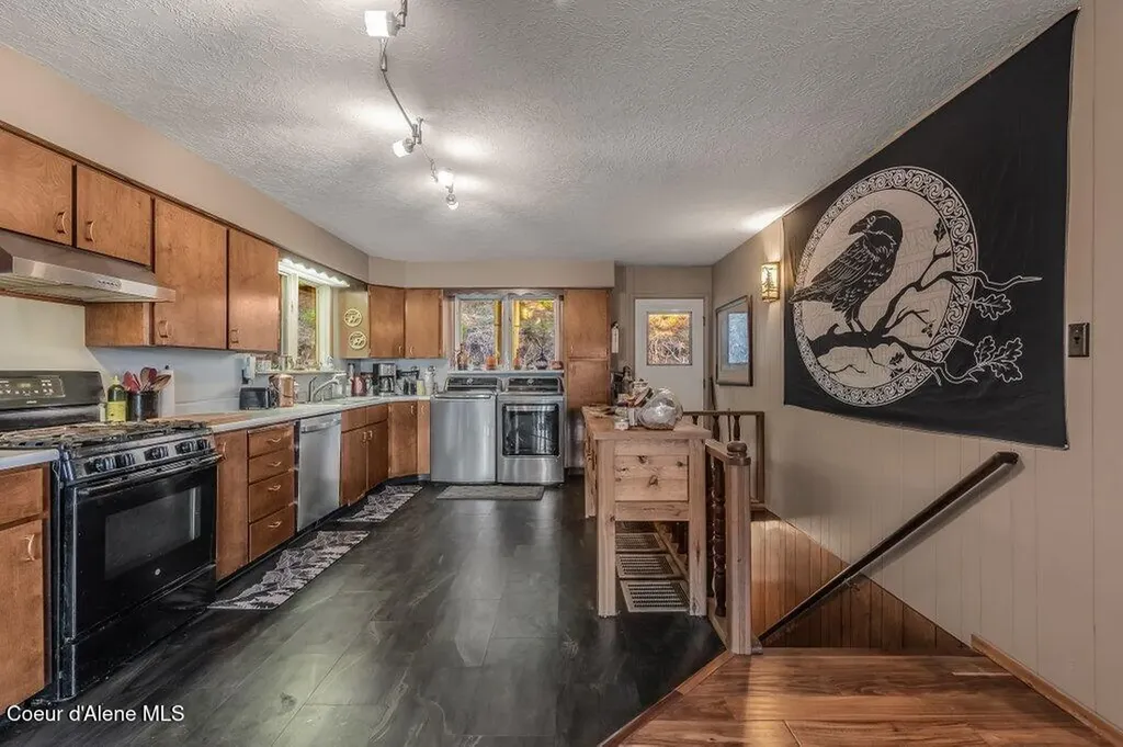 20355 Highway 2 Sandpoint ID 83864