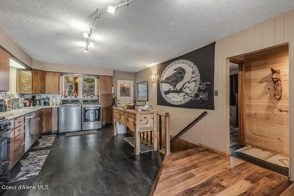 20355 Highway 2 Sandpoint ID 83864