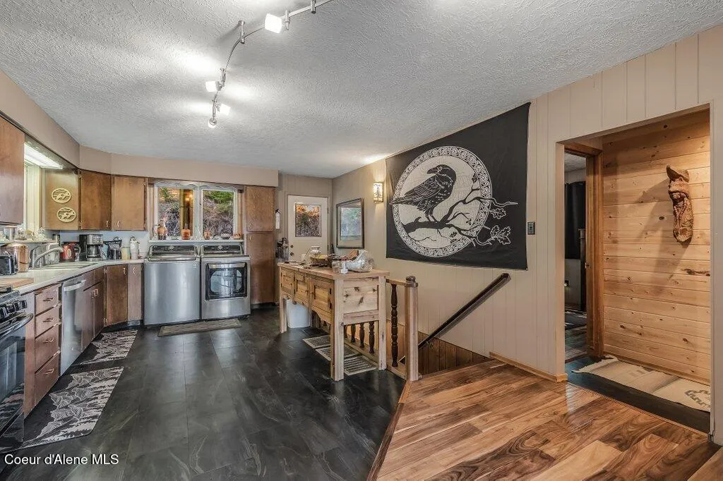 20355 Highway 2 Sandpoint ID 83864