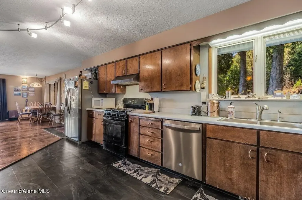 20355 Highway 2 Sandpoint ID 83864