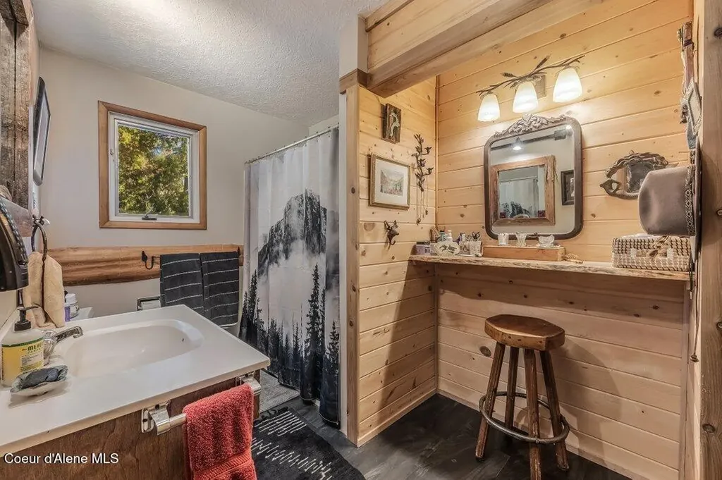 20355 Highway 2 Sandpoint ID 83864