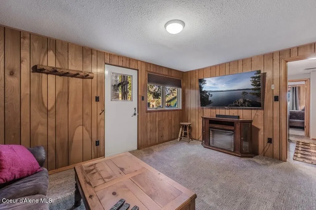 20355 Highway 2 Sandpoint ID 83864