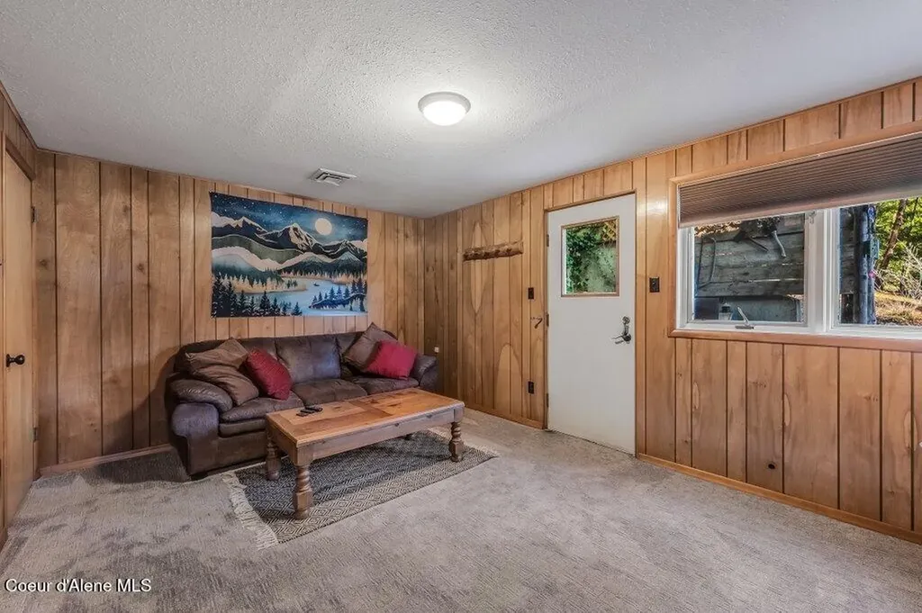 20355 Highway 2 Sandpoint ID 83864
