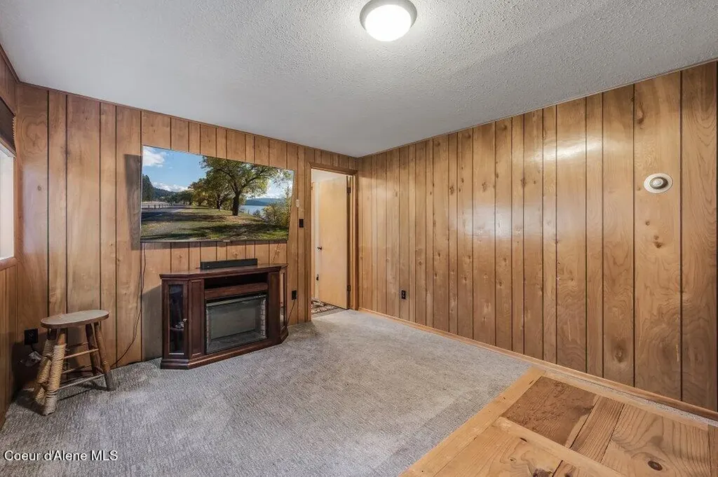 20355 Highway 2 Sandpoint ID 83864