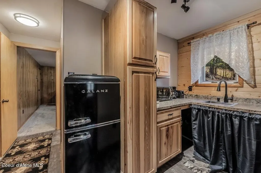 20355 Highway 2 Sandpoint ID 83864
