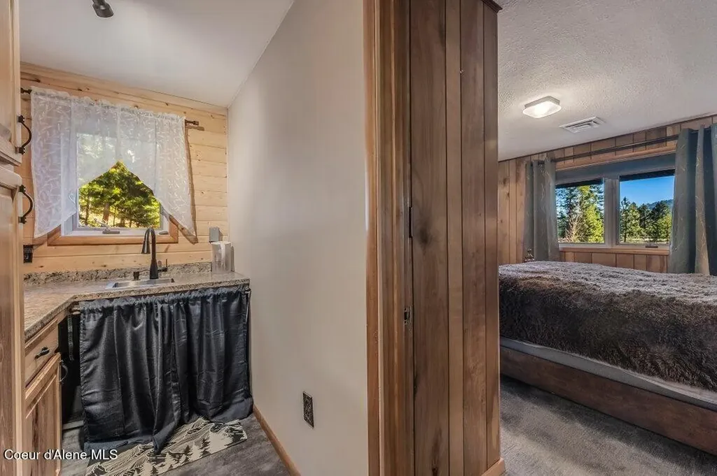 20355 Highway 2 Sandpoint ID 83864