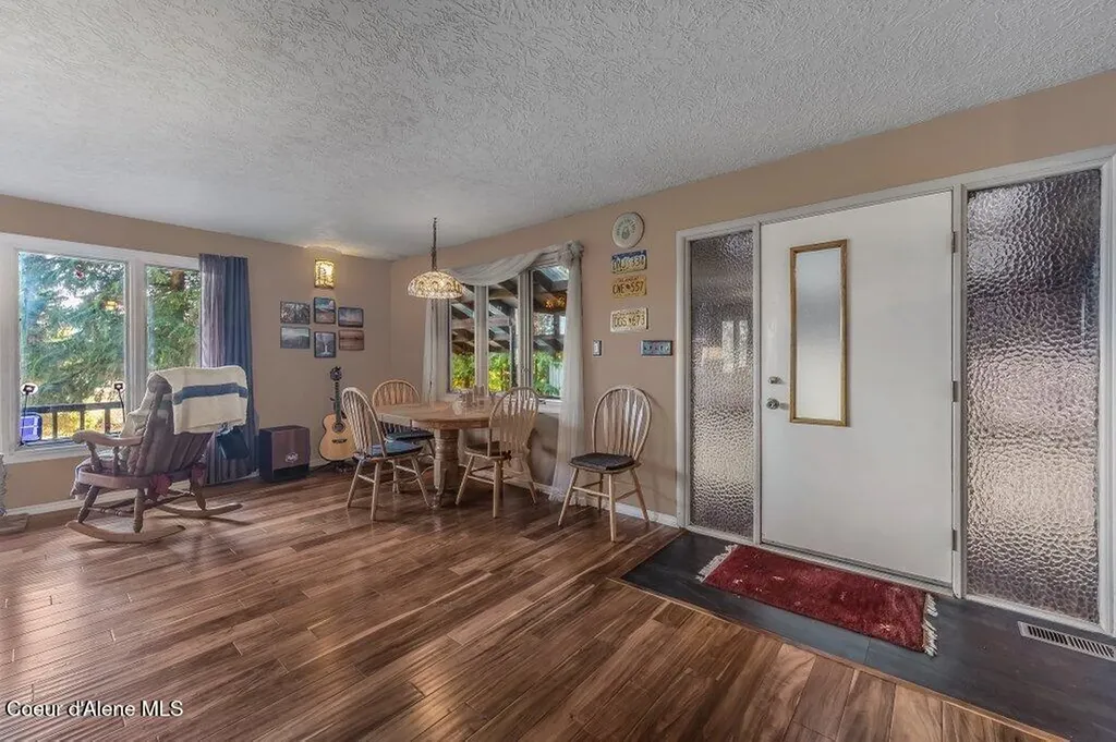 20355 Highway 2 Sandpoint ID 83864