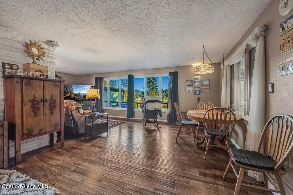 20355 Highway 2 Sandpoint ID 83864