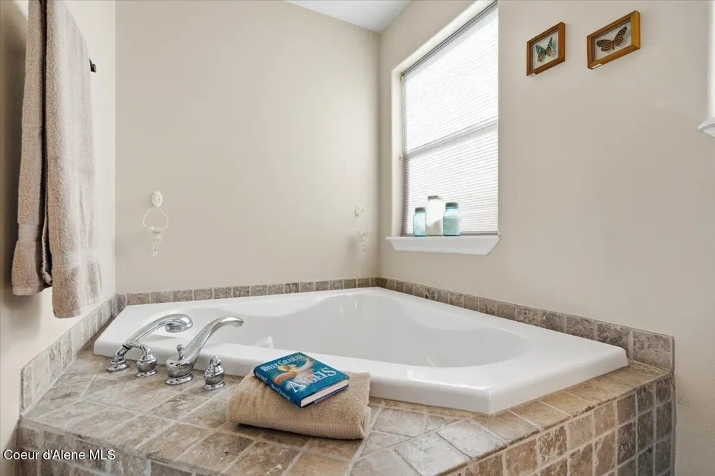 2472 W Warwick Court Hayden ID 83835