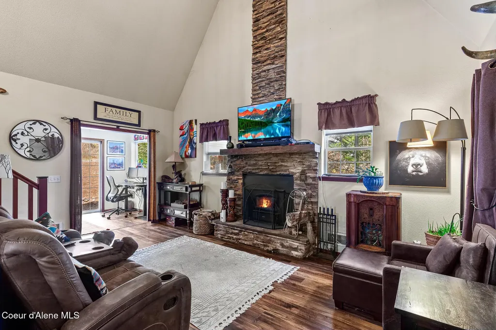 18493 W Holliday Way Hauser ID 83854