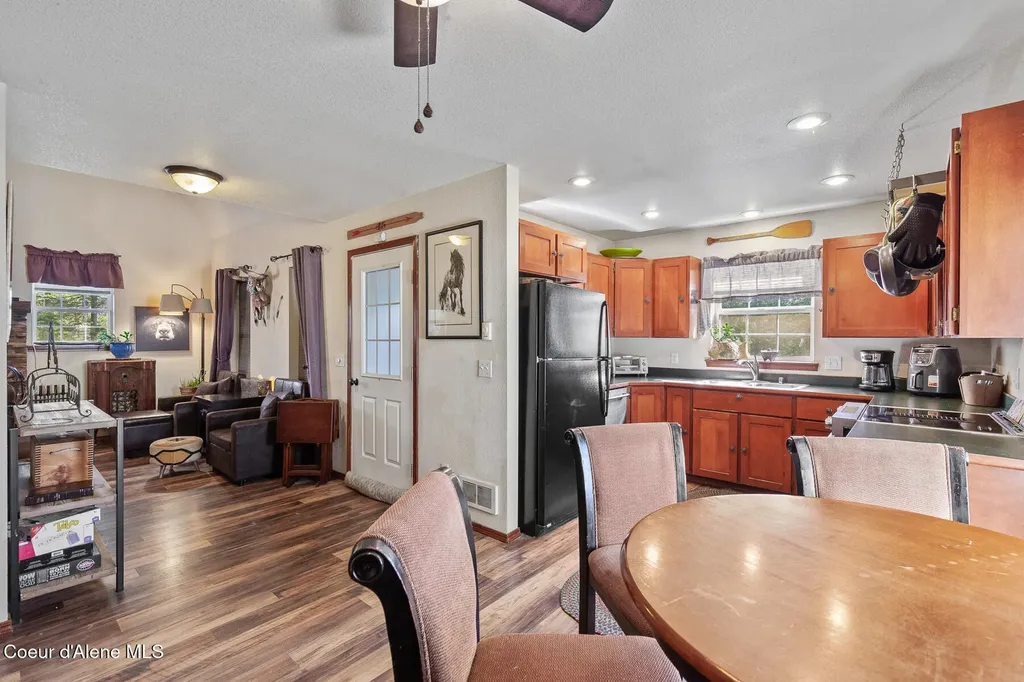18493 W Holliday Way Hauser ID 83854
