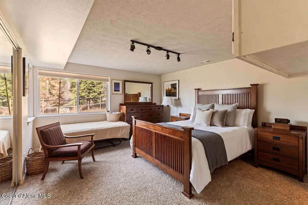 8919 E Challenge Road Hayden ID 83835