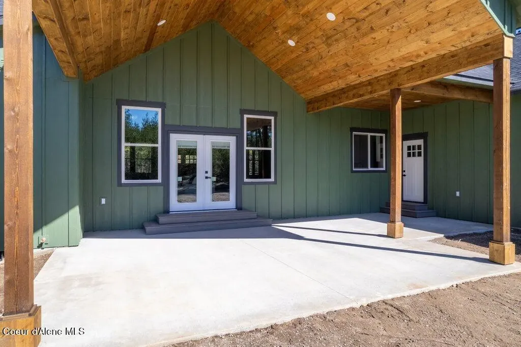 708 Tweedie Road Blanchard ID 83804