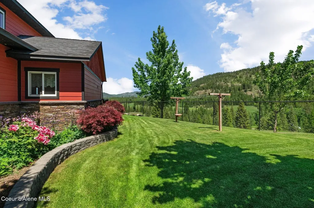 2902 Jewel Lake Lots 3&4 Road Sagle ID 83860