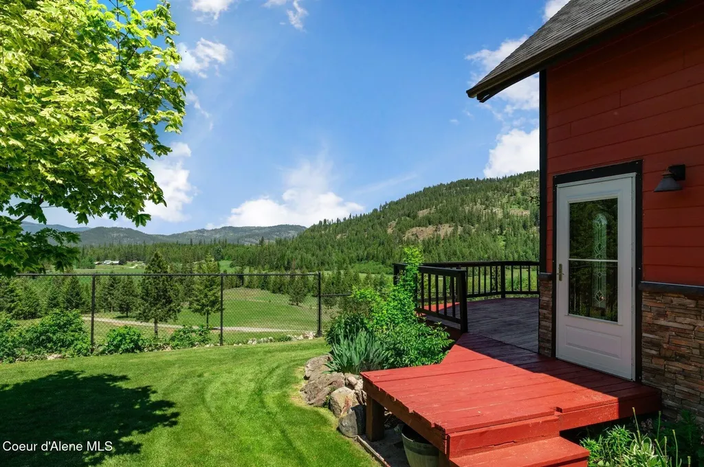 2902 Jewel Lake Lots 3&4 Road Sagle ID 83860