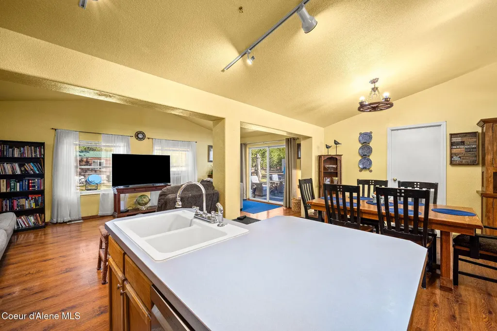 8507 E Son Shine Way Athol ID 83801