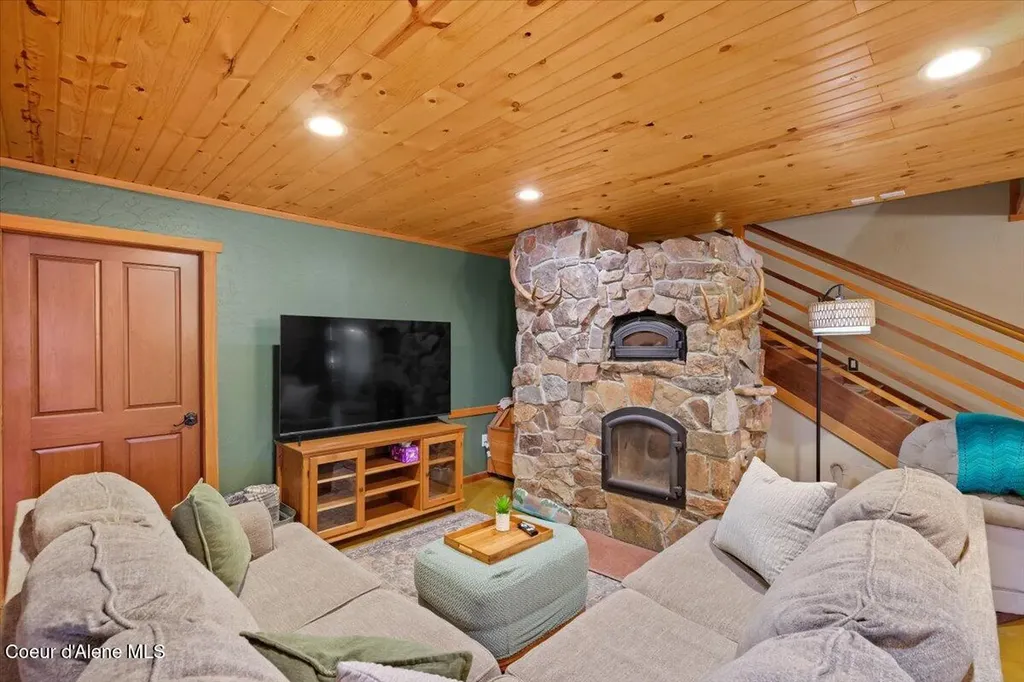 21807 E Doyle Road Cataldo ID 83810