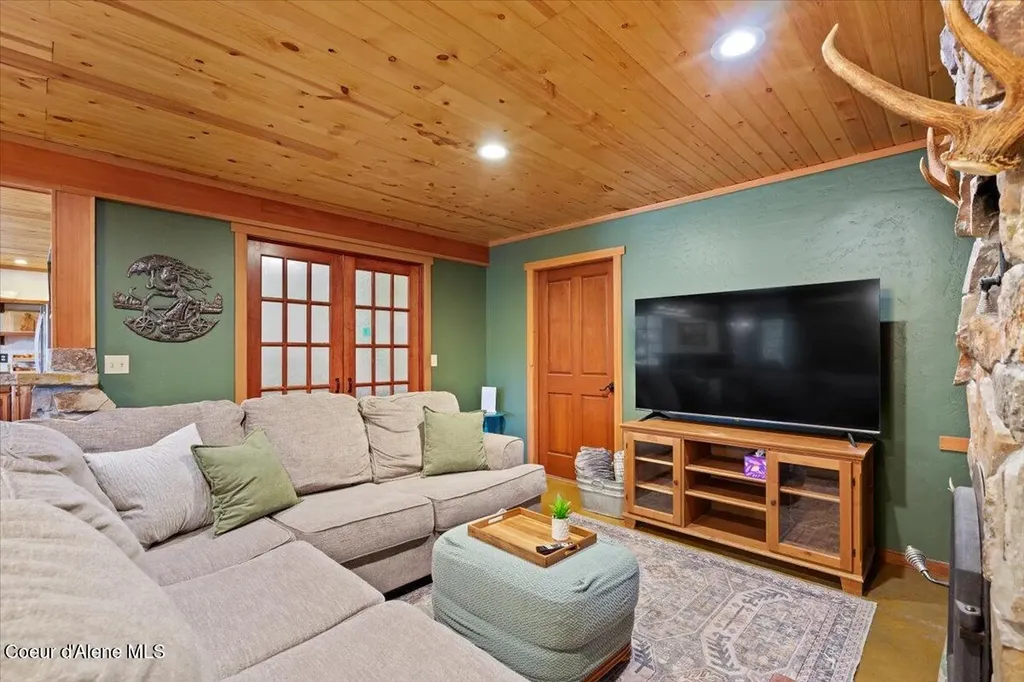 21807 E Doyle Road Cataldo ID 83810