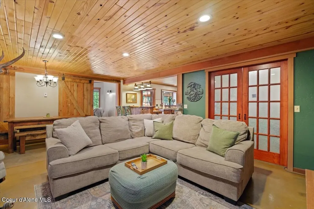 21807 E Doyle Road Cataldo ID 83810
