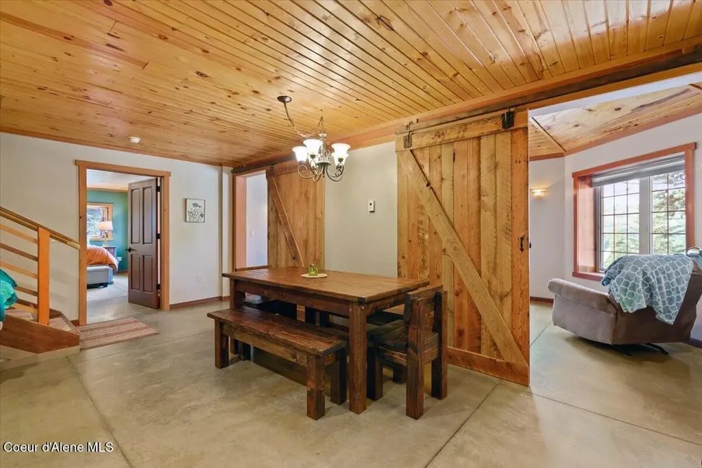 21807 E Doyle Road Cataldo ID 83810